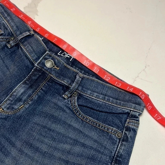 Ann Taylor LOFT  Original jean Shorts. Size 2 - Picture 5 of 8